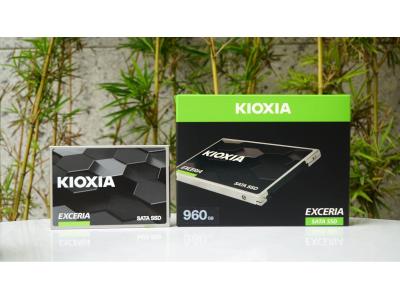 Ổ CỨNG SSD SATA KIOXIA 960GB EXCERIA SATA TỐC ĐỘ ĐỌC/GHI 555/540 MB/s - LTC10Z960GG8