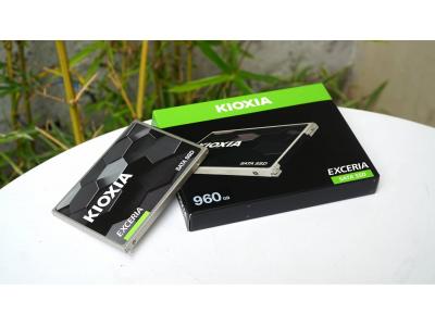 Ổ CỨNG SSD SATA KIOXIA 960GB EXCERIA SATA TỐC ĐỘ ĐỌC/GHI 555/540 MB/s - LTC10Z960GG8